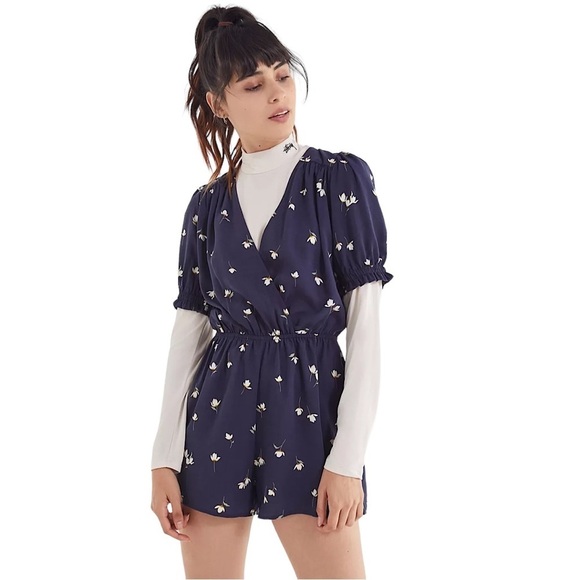 URBAN OUTFITTERS Surplice Smocked-Sleeve Romper - Picture 1 of 11